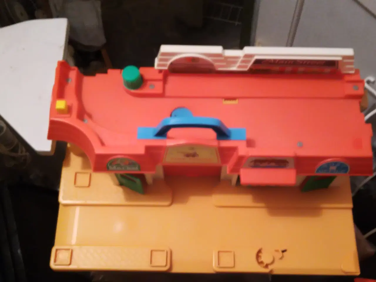 Billede 9 - Fisher Price parkeringsanlæg