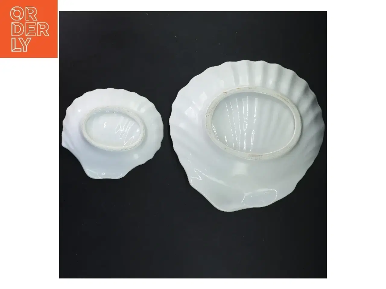 Billede 3 - Muslingeskals formede serveringsfade (str. 24x23x5&16x14x4 cm)