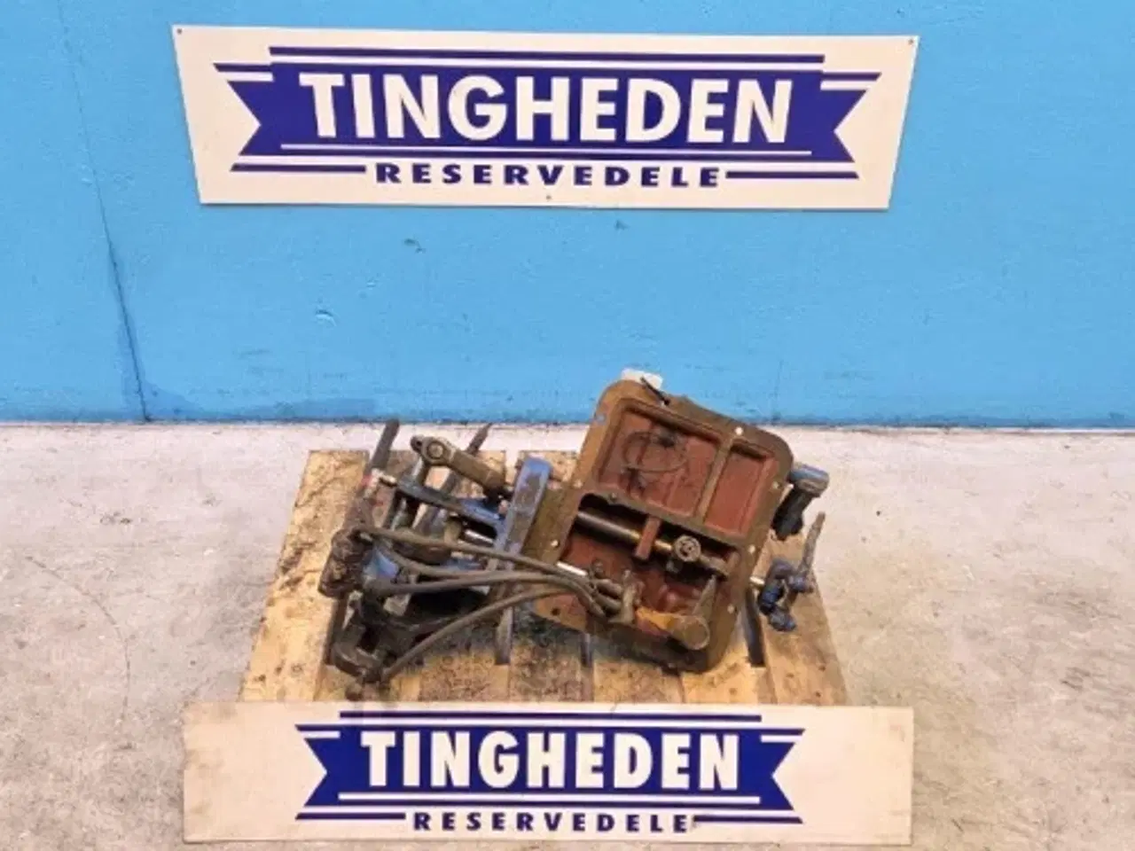 Billede 1 - Ford 8210 Dæksel E4NN7488AA