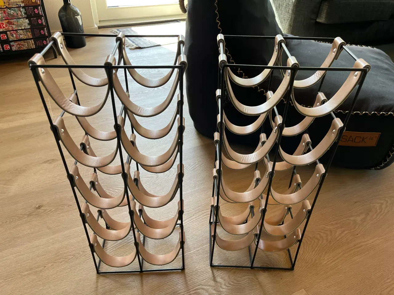 Billede 1 - Vinreol i metal og læder