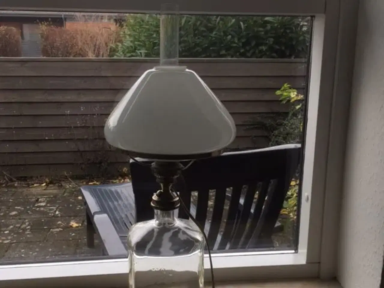 Billede 1 - Antik bordlampe af glasflaske