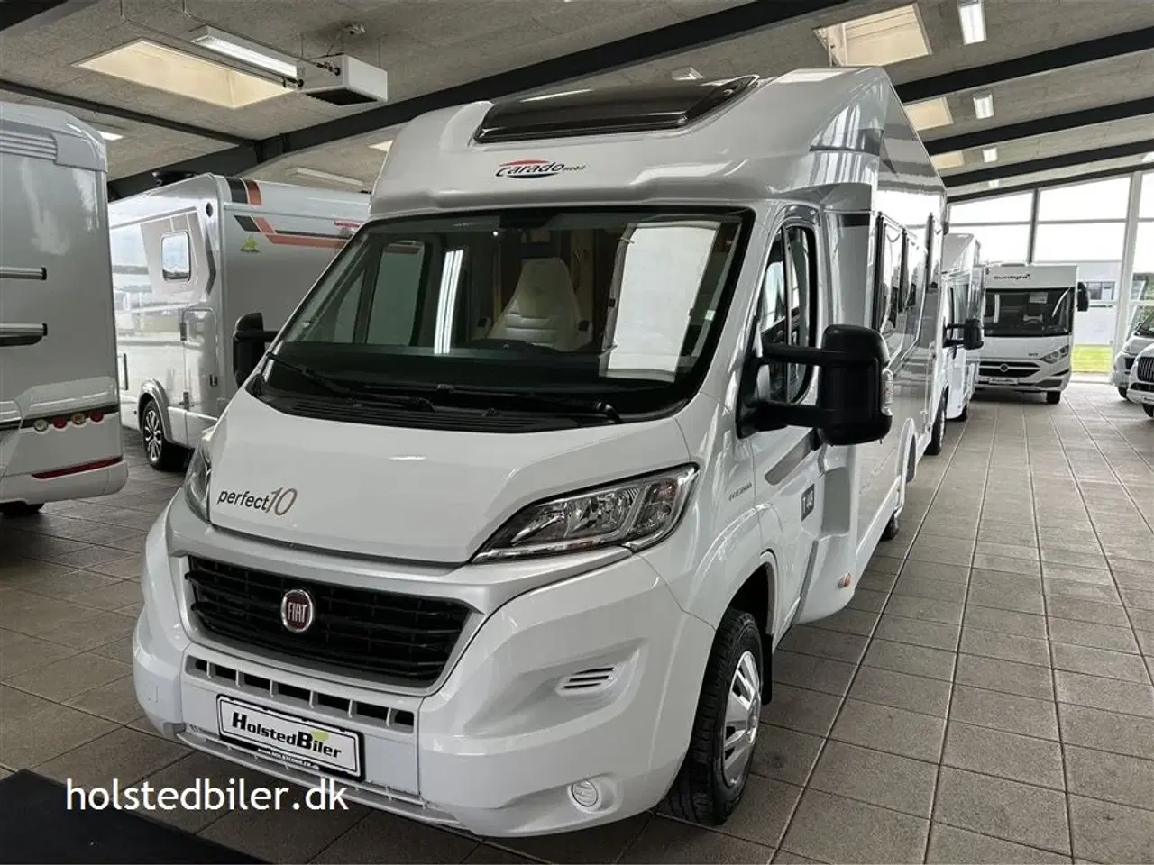 Billede 2 - 2017 - Carado T 449 Perfect 10   Automatgear, queensbed og udstyr.