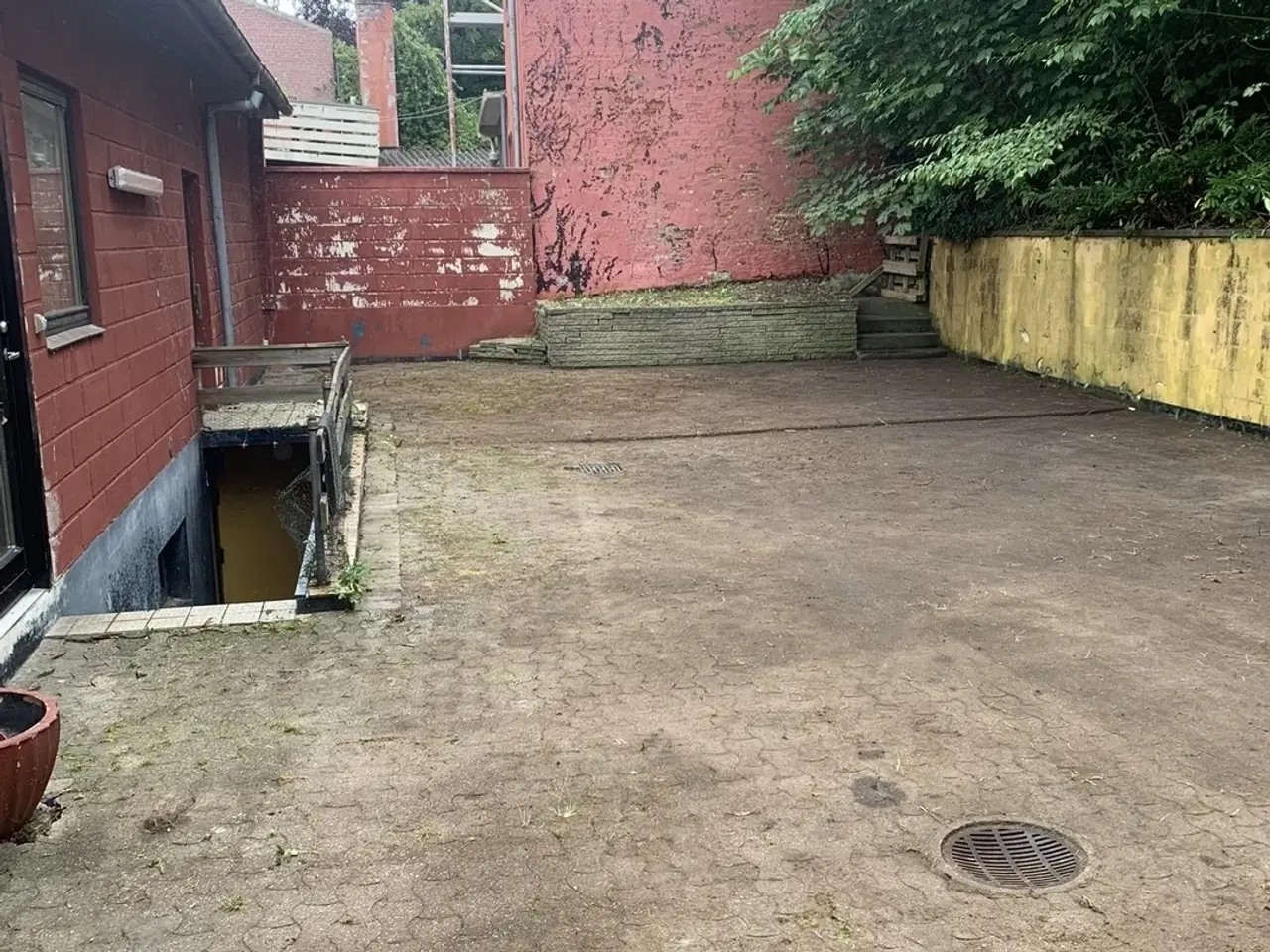 Billede 2 - Flot lokale med stort og synligt vinduesparti