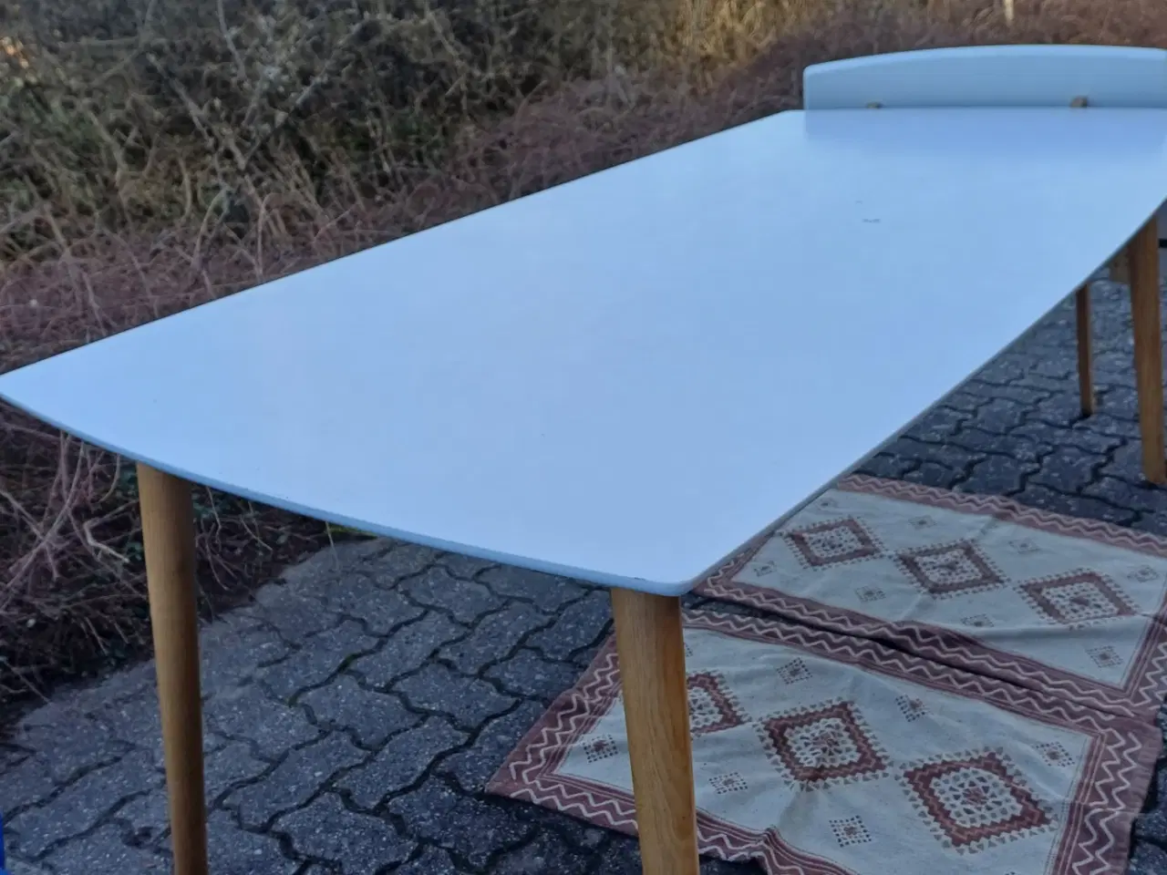 Billede 1 - Spisebord rektangulært hvid bordplade træben