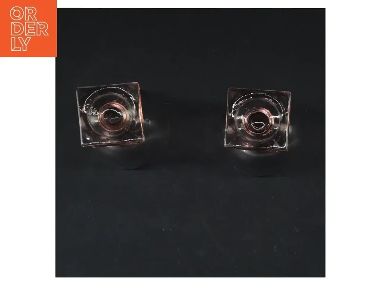 Billede 3 - Glas vaser på firkantet fod (str. 2 styk. ø. 5,5 cm. længde. 10,5 cm)