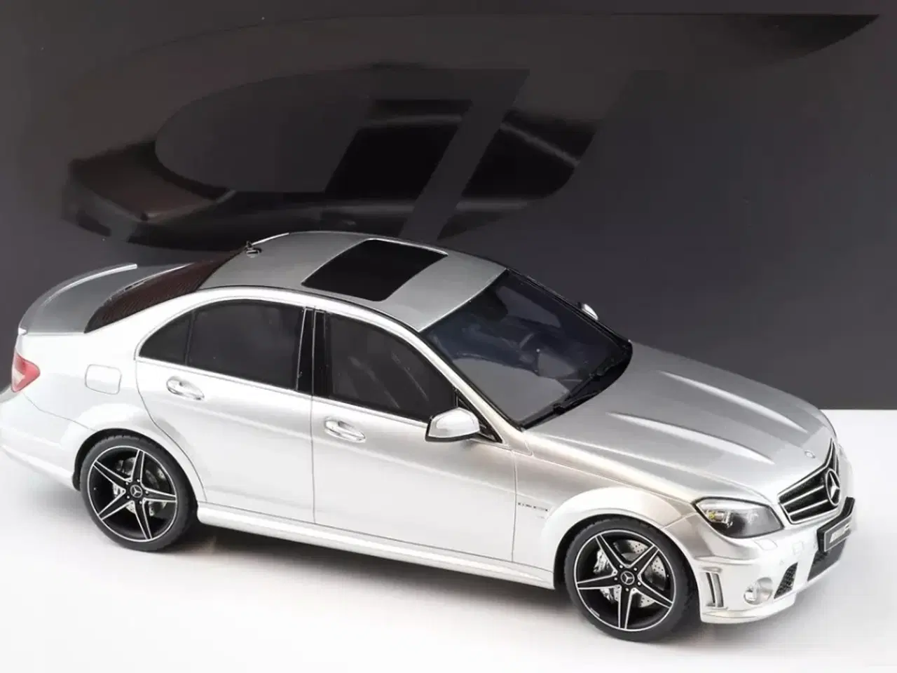 Billede 2 - 1:18 Mercedes C63 AMG W204