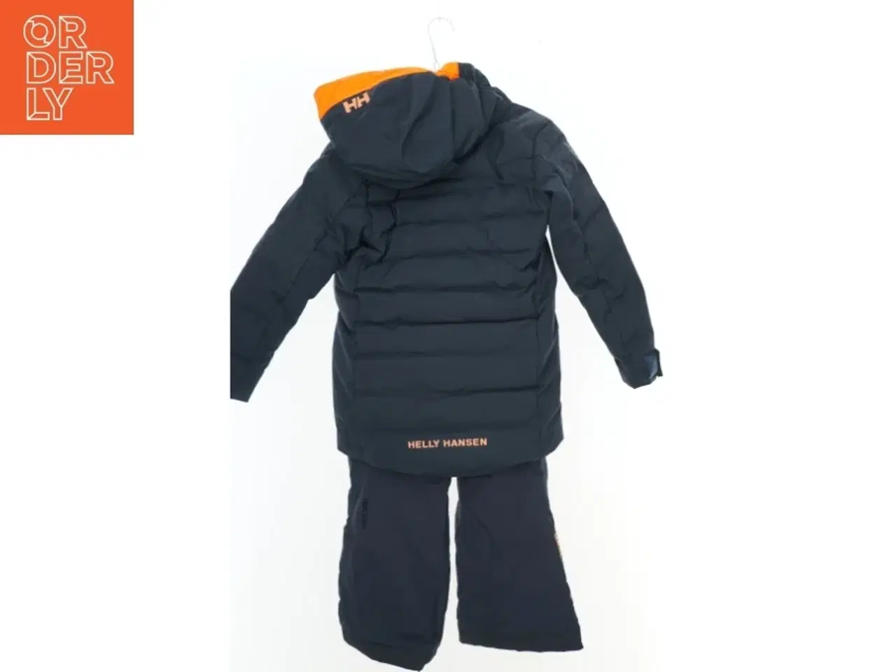 Billede 2 - Vinterjakke og skibukser fra Helly Hansen (str. 128)