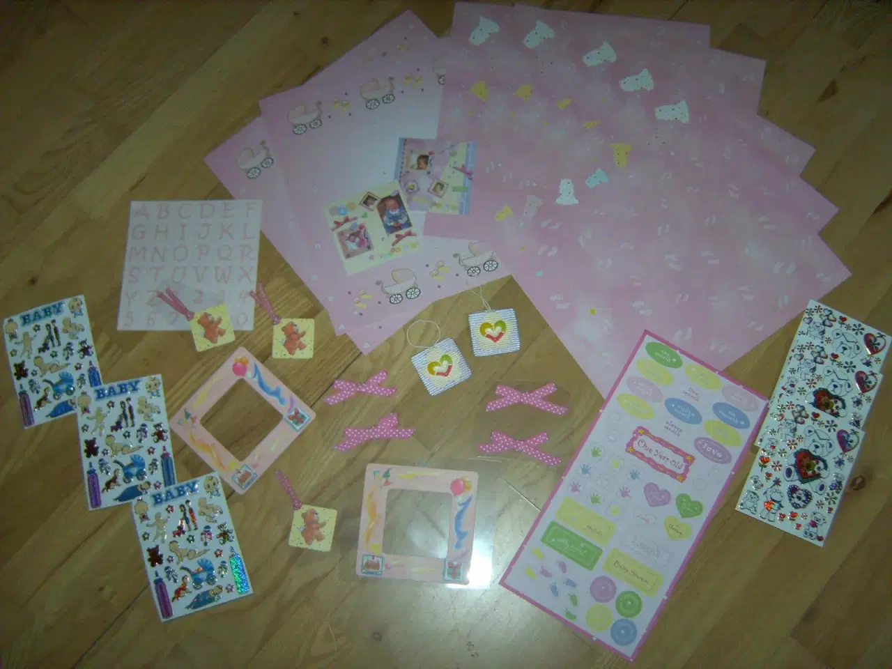 Billede 3 - SCRAPBOOKING: baby-pige album