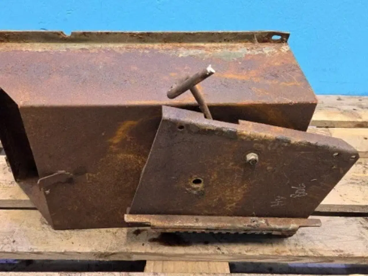 Billede 16 - Hydrema 806 Værktøjskasse Under Sædet 382194