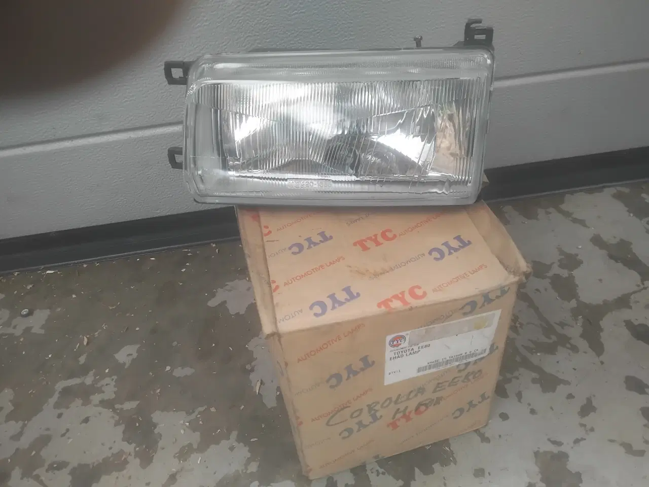 Billede 1 - Forlygte toyota corolla ee80