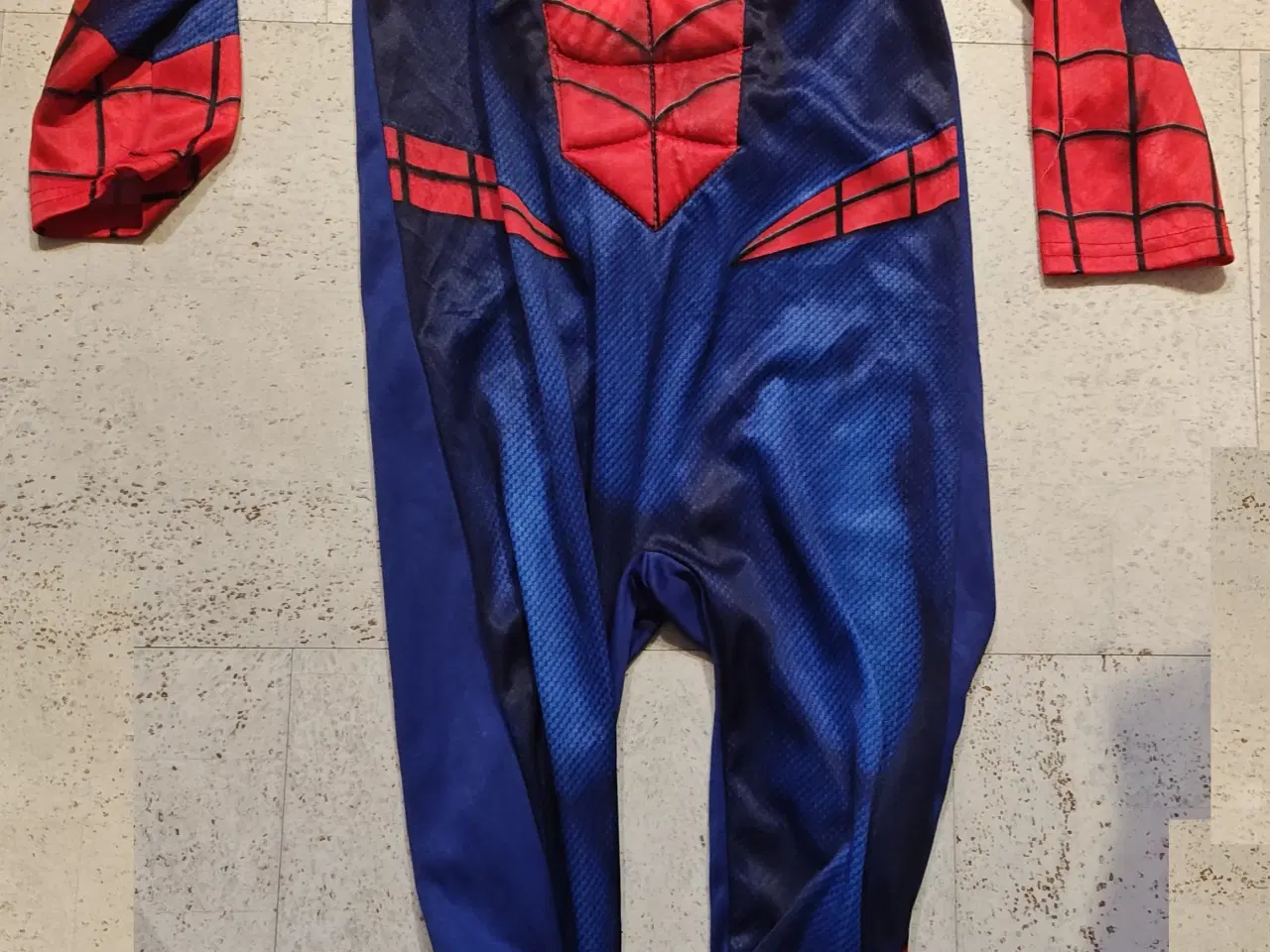 Billede 1 - Spider-man kostume str. 5-6år Spiderman