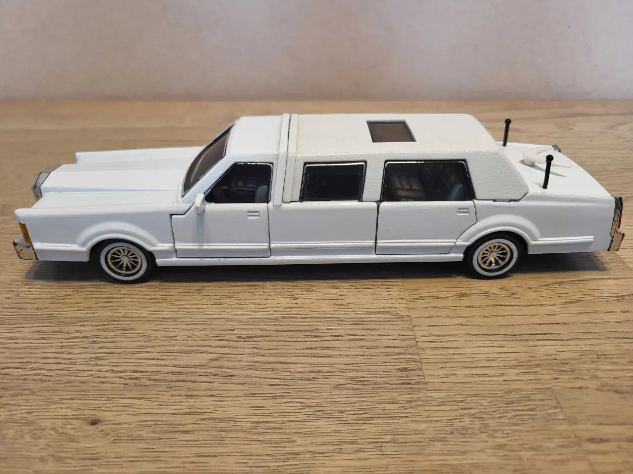 Billede 1 - Modelbil: Lincoln Limousine.  Skala 1/24.