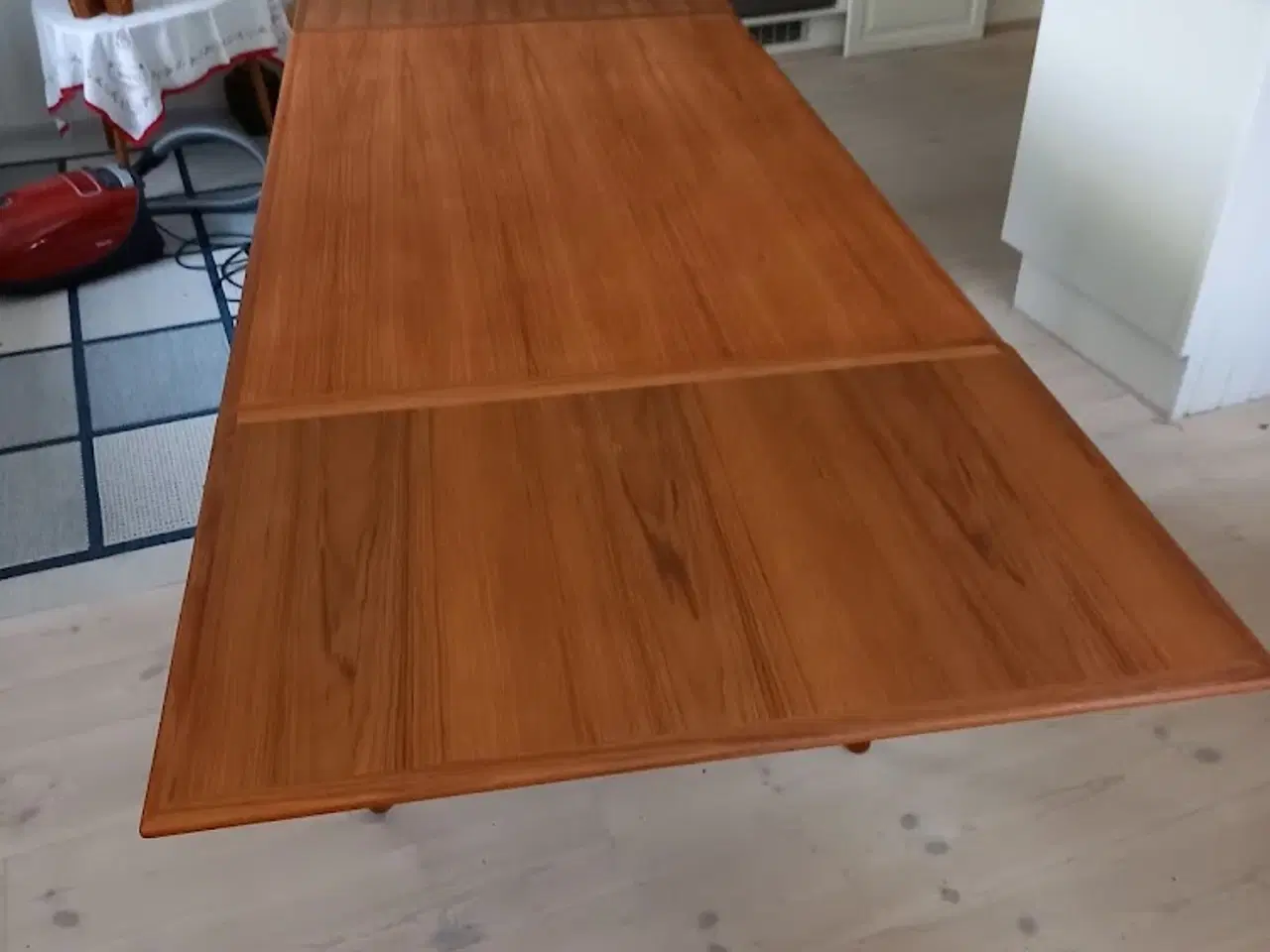 Billede 4 - Teak spisebord