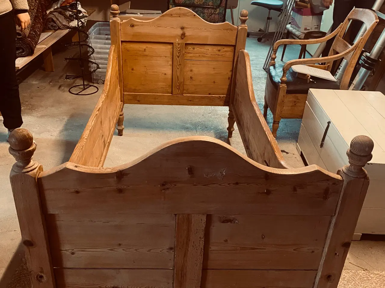 Billede 1 - Karlekammer seng i fyrretræ 