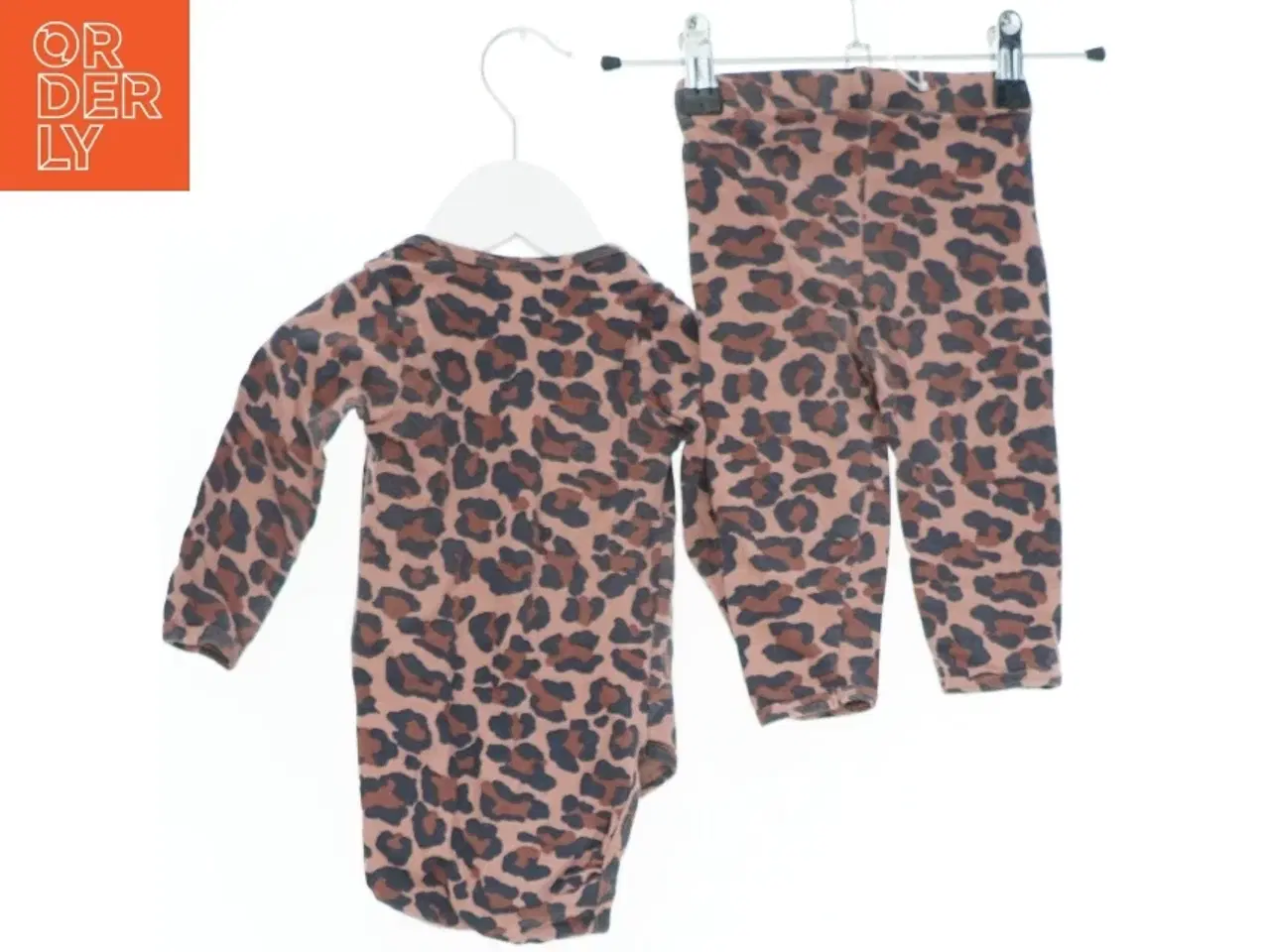 Billede 2 - Leopard mønstret bodystocking og bukser sæt fra Krymmel (str. 68)