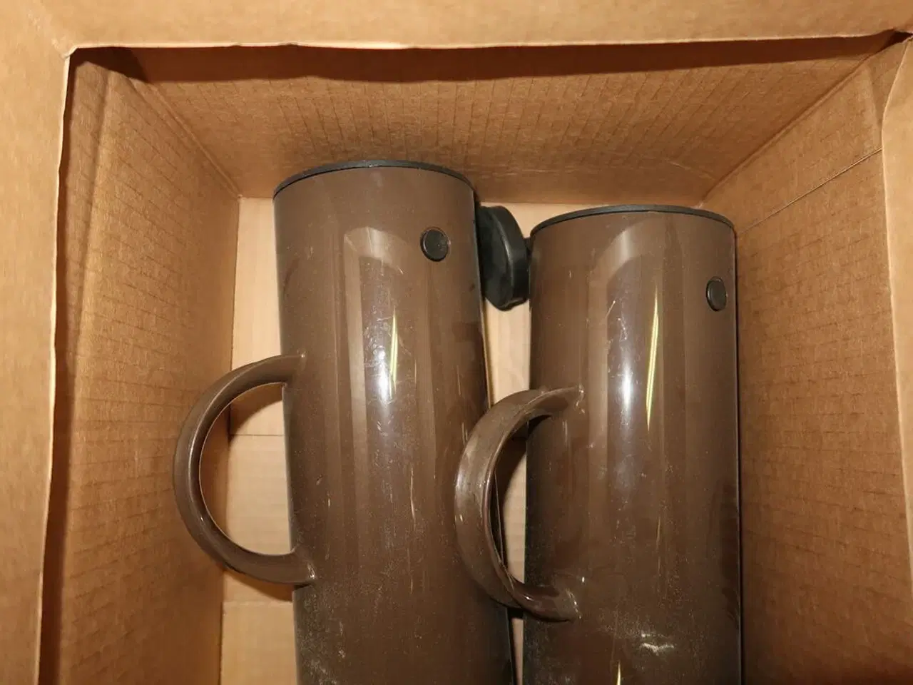 Billede 3 - 2 stk. Brugt Termokande dark mocha 1 ltr EM77 Stelton