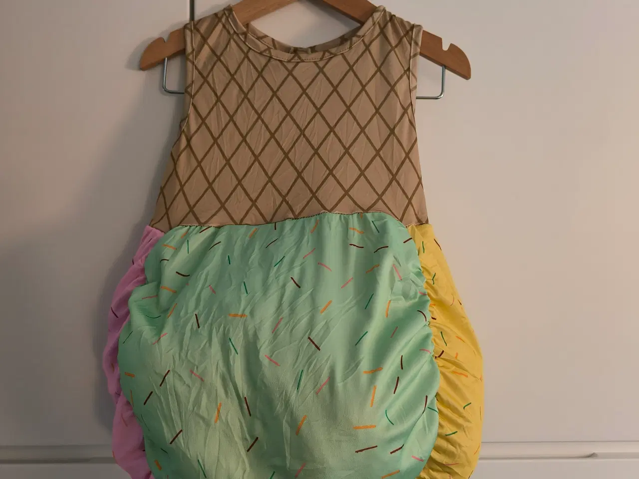 Billede 1 - Isvaffel udklædning 