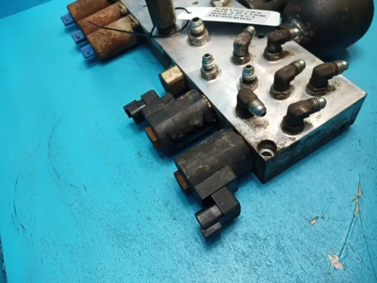 Billede 5 - New Holland LB115B Ventilblok 85827471