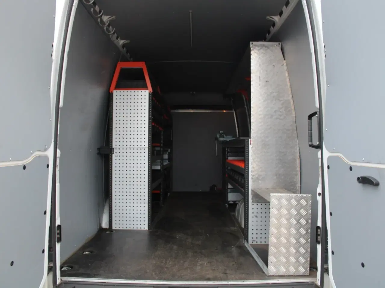 Billede 1 - Iveco Daily 3,0 35C18 16m³ Van AG8