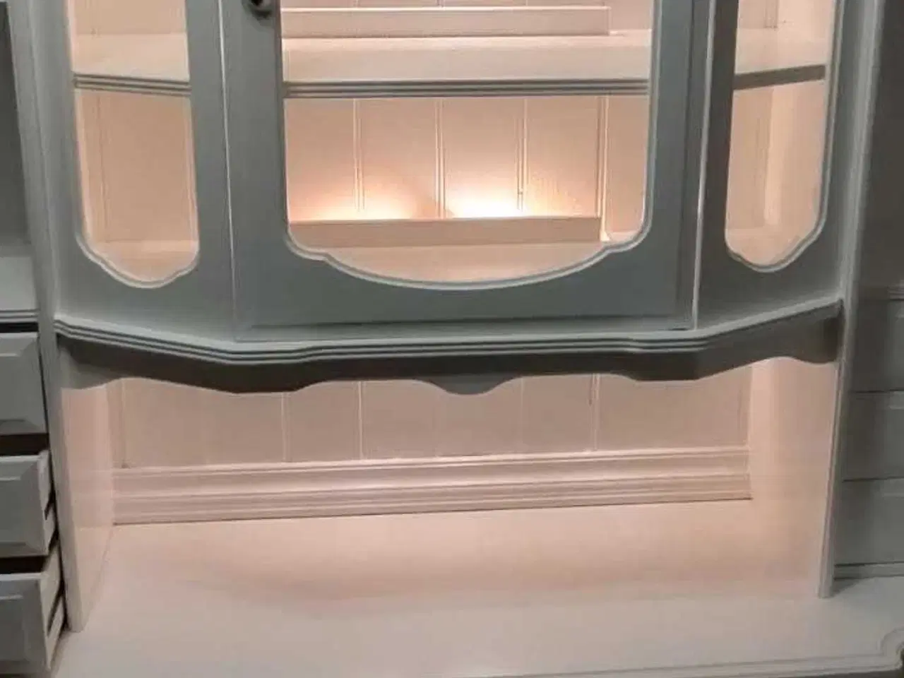Billede 7 - Ny malet vitrineskab 