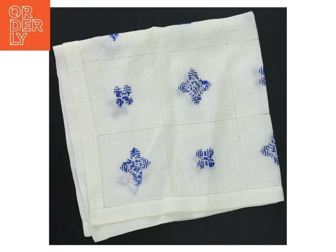 Billede 1 - Broderet dug (str. 43 x 43 cm)
