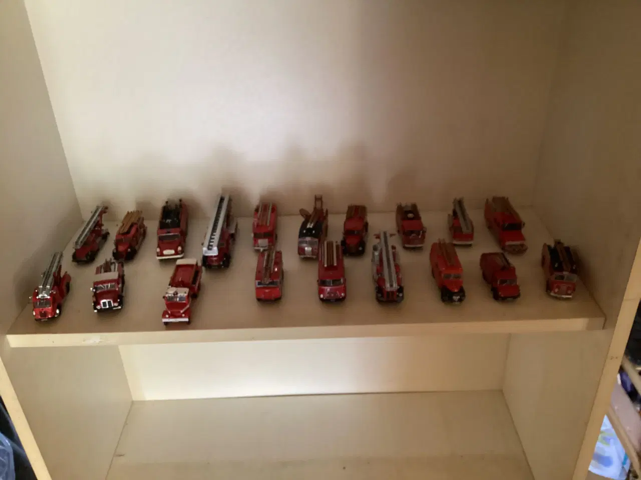 Billede 7 - Masser af udrykningskøretøjer 