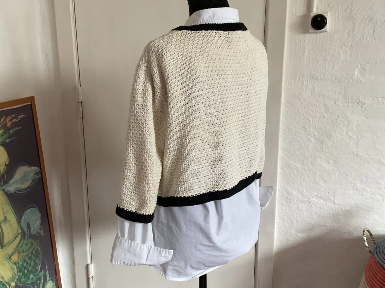 Billede 2 - Ny fin Cardigan, i beige/blå, mrk. XITED, str. 38