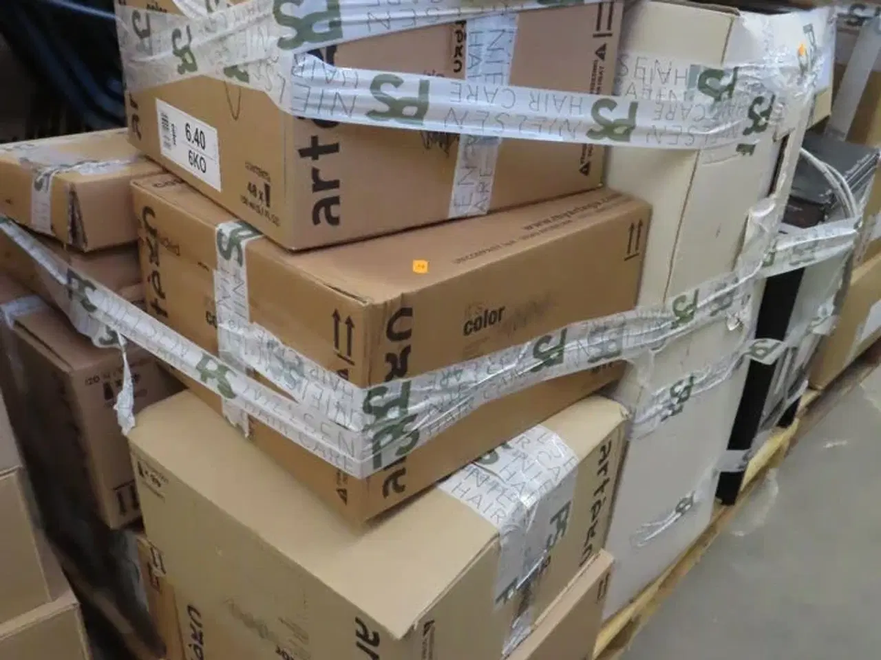 Billede 3 - Palle med Toilet, kaffemaskine og frisørprodukter