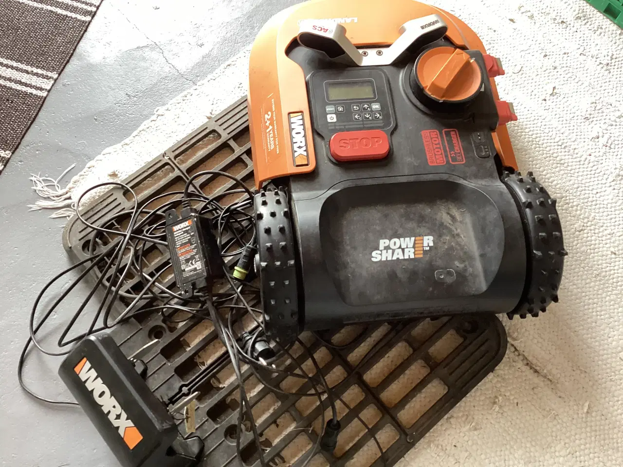 Billede 4 - Worx Robotplæneklipper 700. WR142E, Defekt