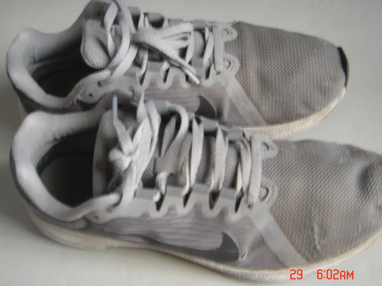 Billede 2 - 2 par ens Nike sko