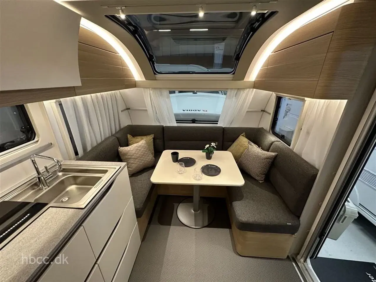 Billede 2 - 2024 - Adria Adora 572 UT Selected Edition   Adria Adora 572 UT Selected Edition (2024) – SPAR 10.000KR