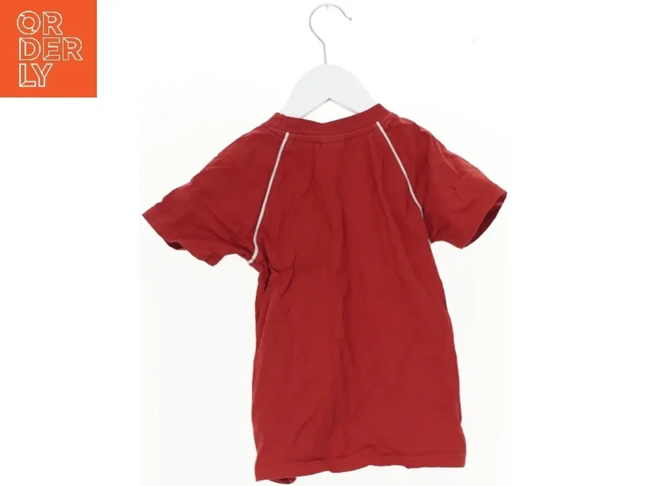 Billede 2 - Rød børne T-shirt med motiv fra Disney (str. 104)