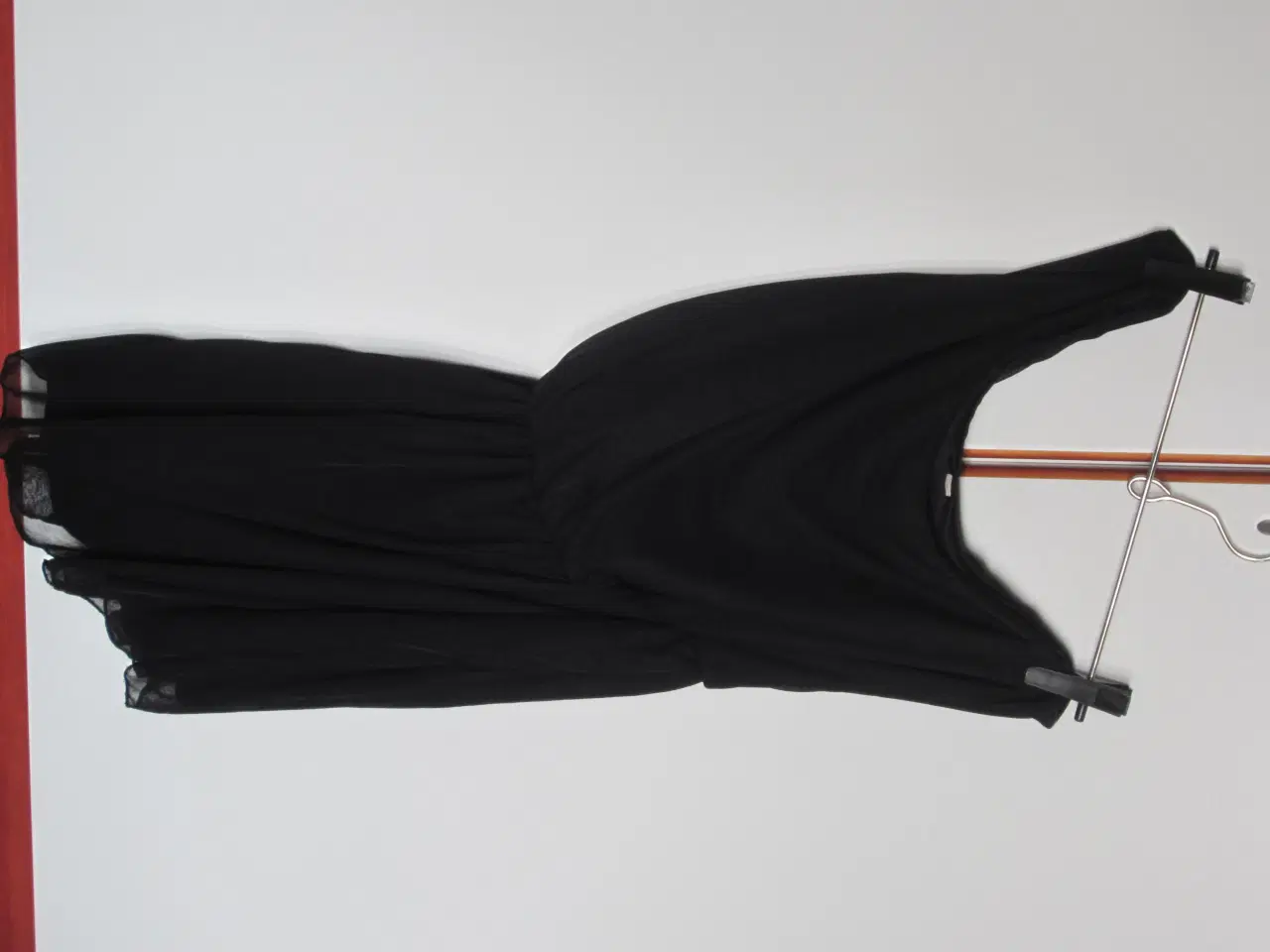 Billede 2 - Smart sort kjole - festkjole i str. XS