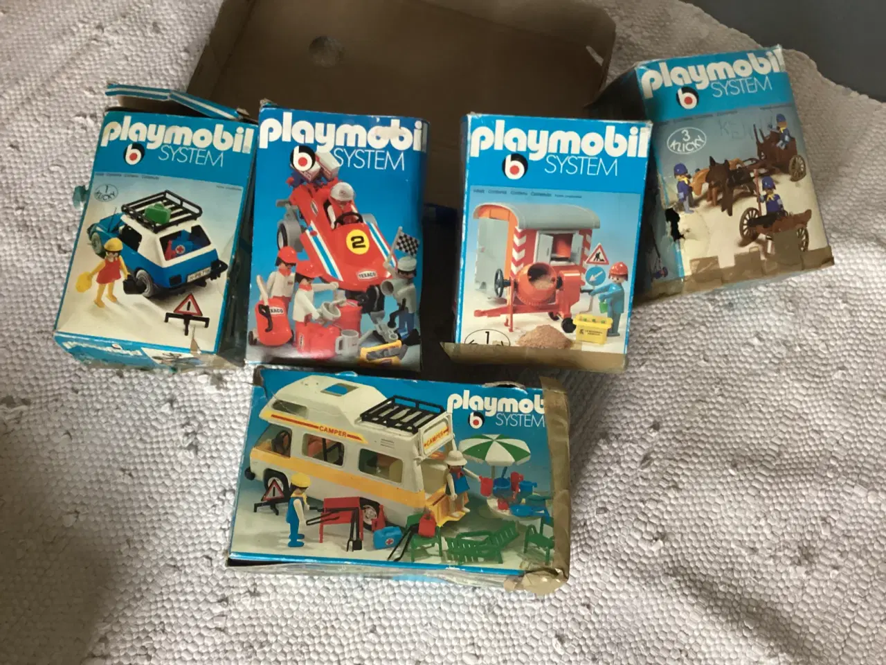 Billede 1 - Playmobil - sæt med figurer, mindre dele og meget