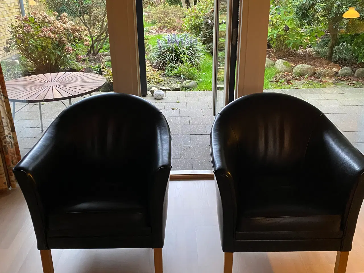 Billede 1 - Meget smukke og klassiske sorte læderstole