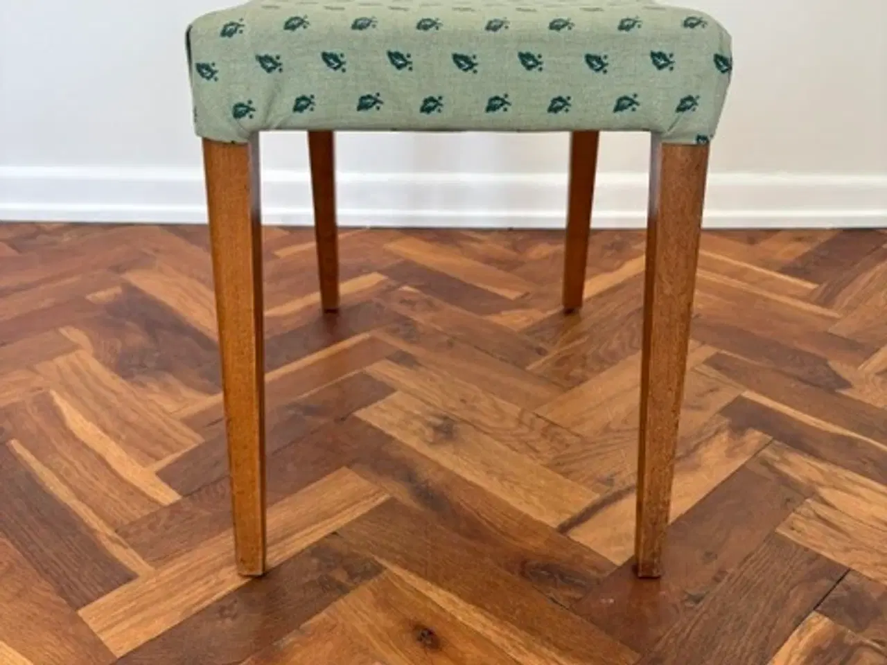 Billede 4 - Skammel polstret grøn mønstret stof
