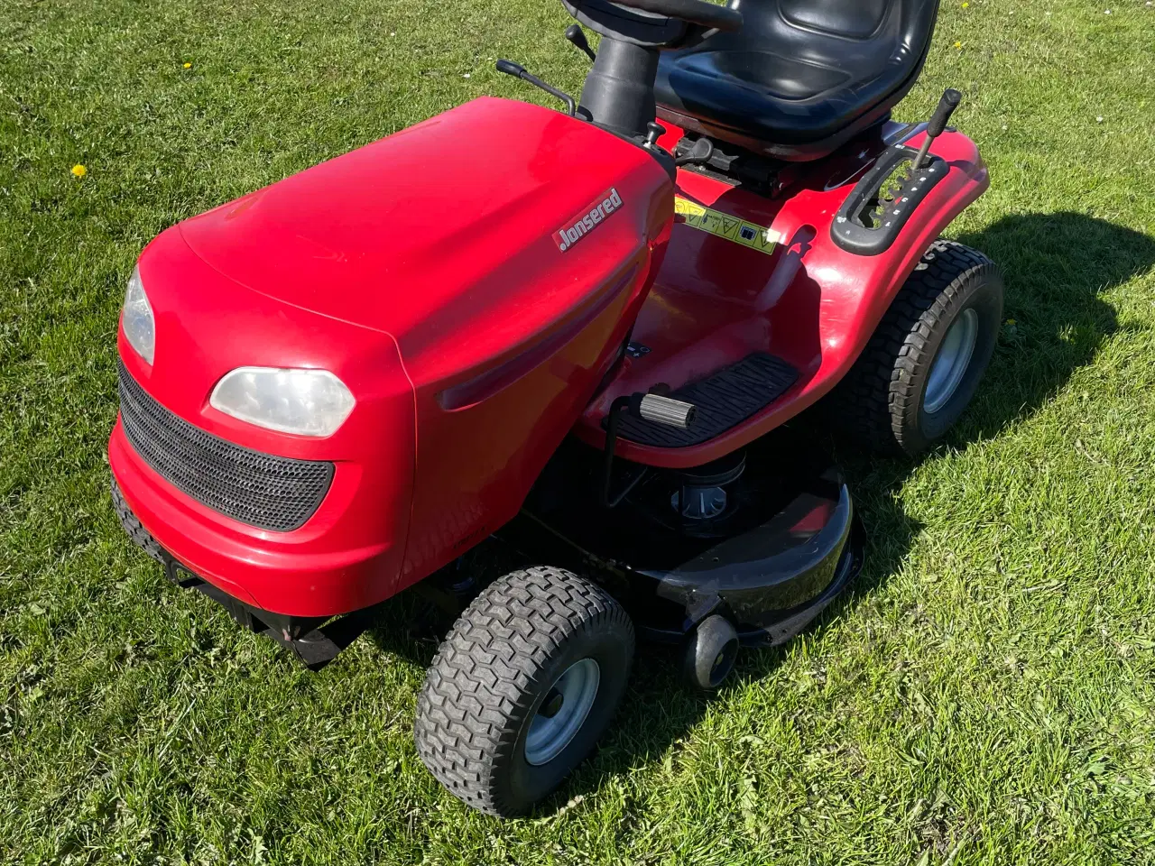 Billede 1 - Jonsered LT2217A havetraktor