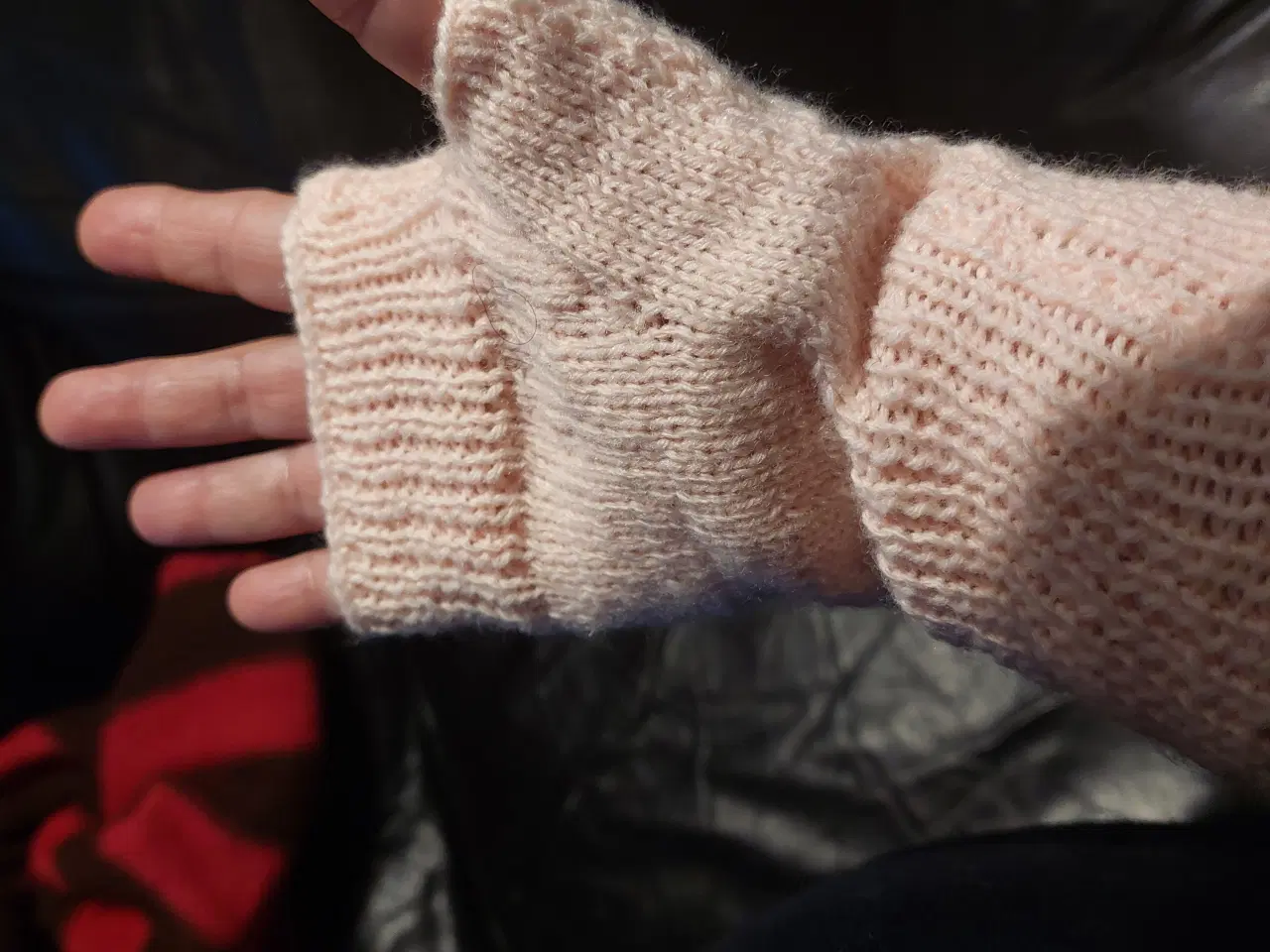 Billede 2 - Handsker, håndstrik forskellige farve