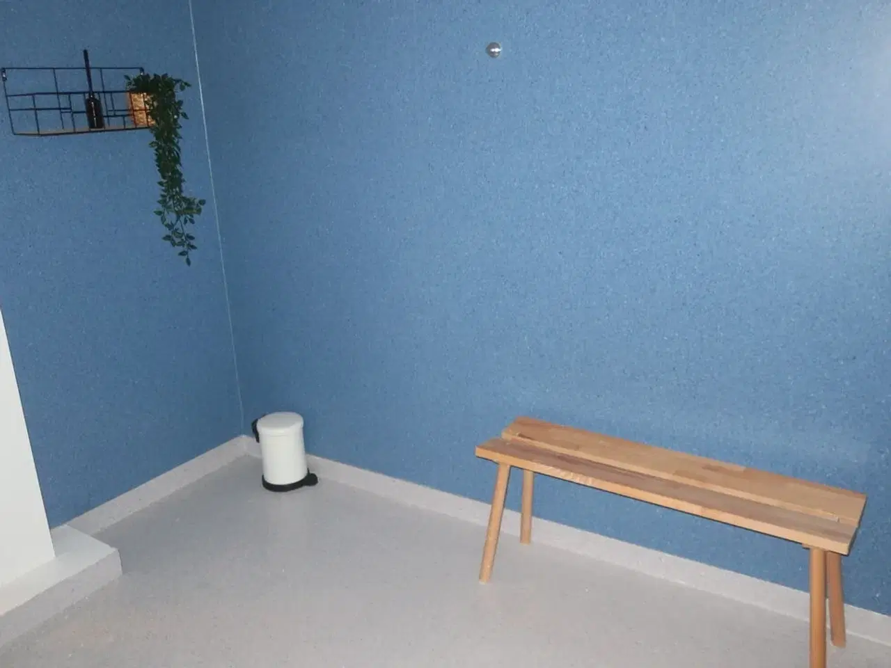 Billede 1 - Skammel / skraldespand / planter m.m.