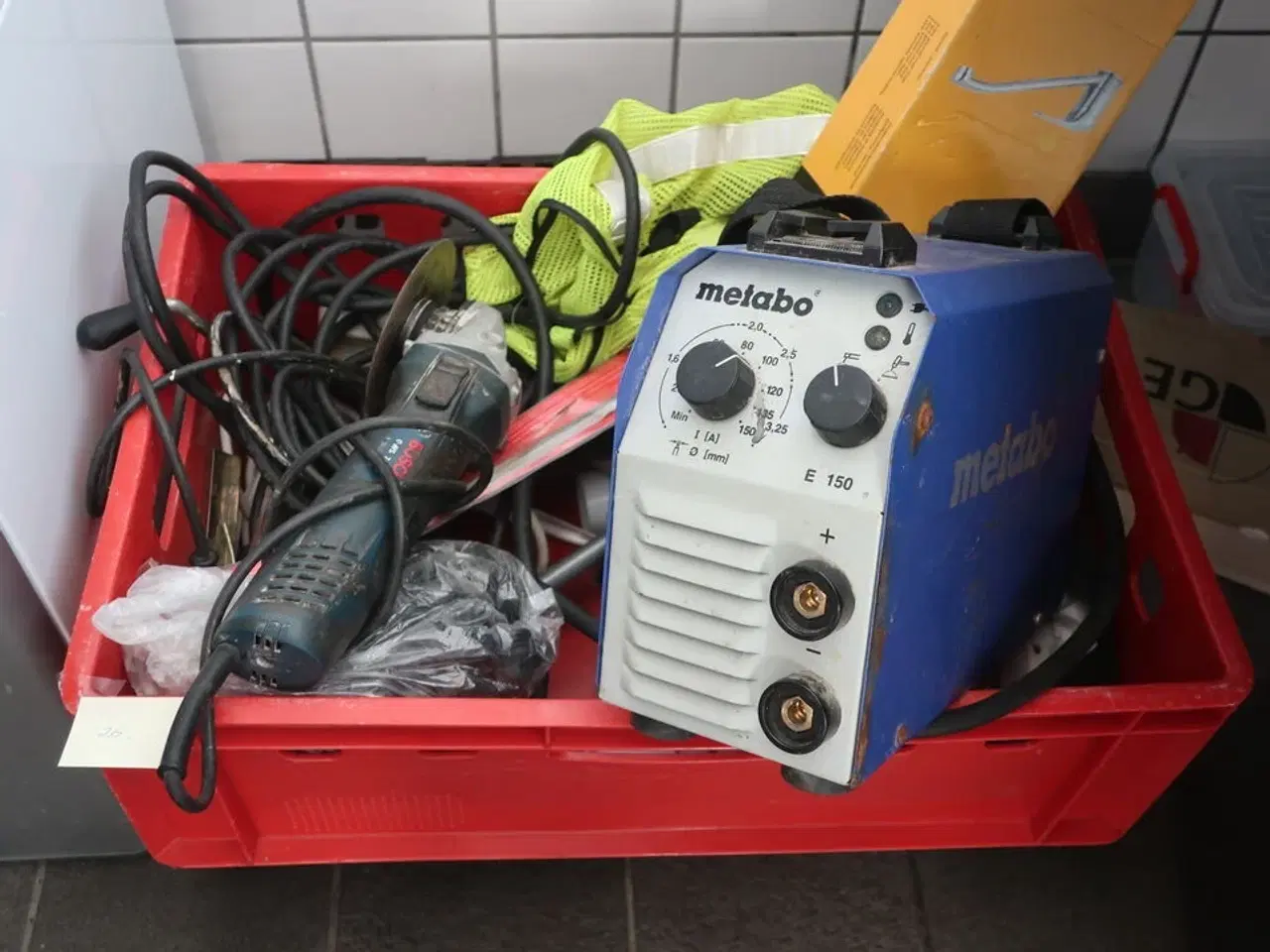 Billede 1 - Kasse med blandet indhold