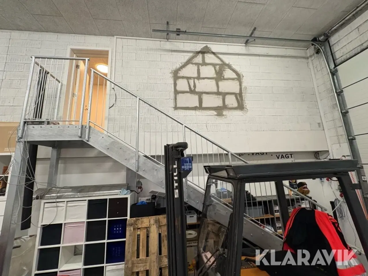 Billede 10 - 3 reoler med 24 kasser