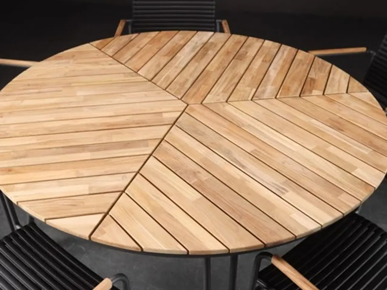 Billede 2 - Havebord samt fire stole 