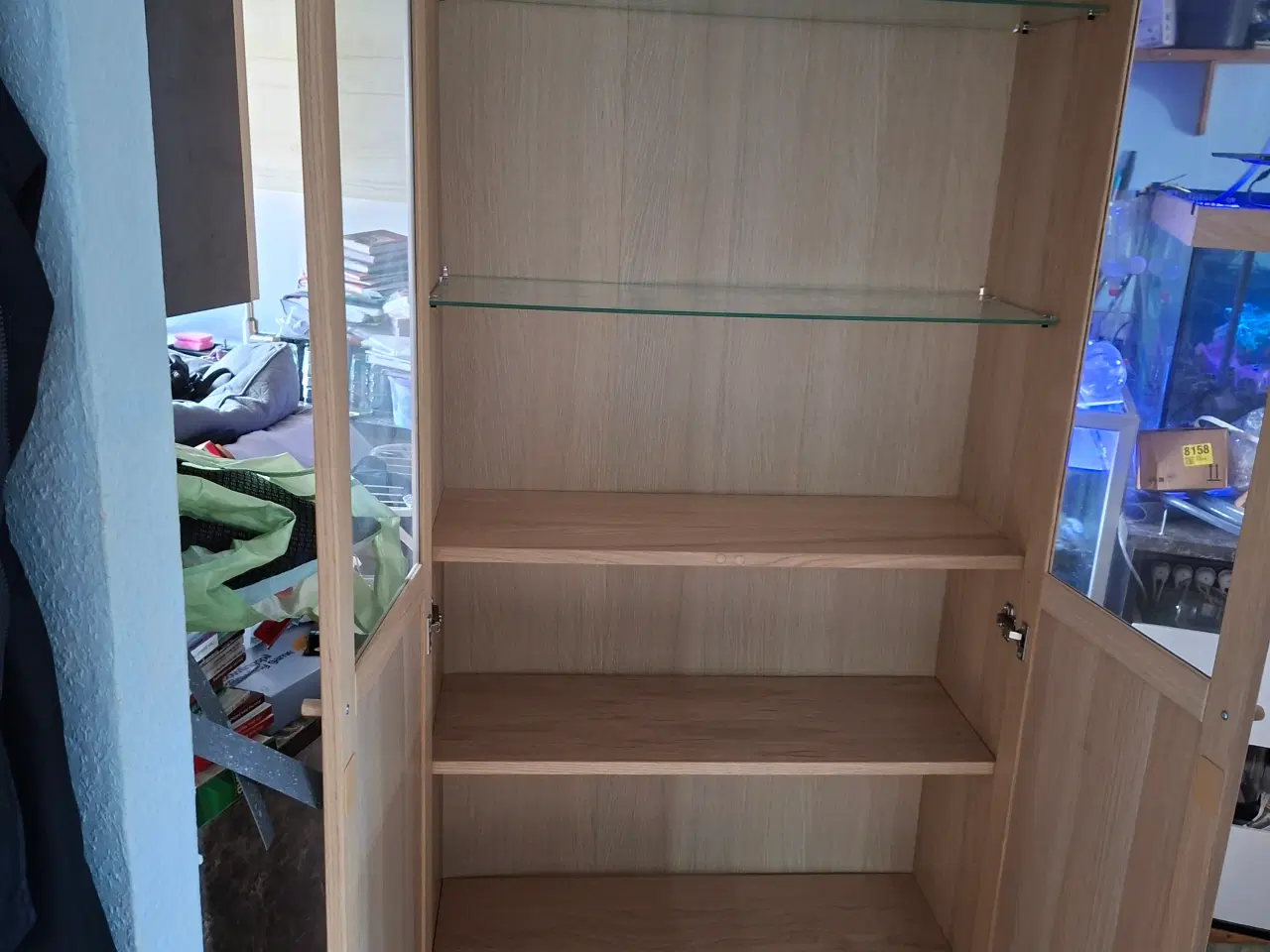 Billede 1 - Vitrineskab I egetræsmønstret