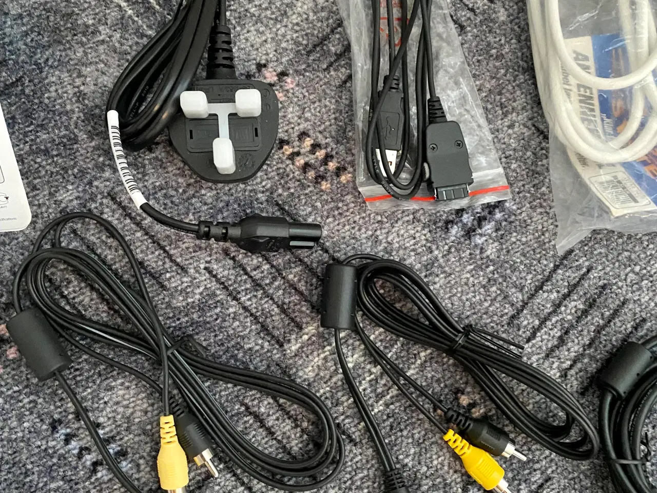 Billede 4 - Diverse kabler, connectors, opladere og mus