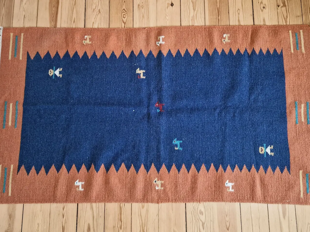 Billede 2 - Orange og blå kelim tæppe.