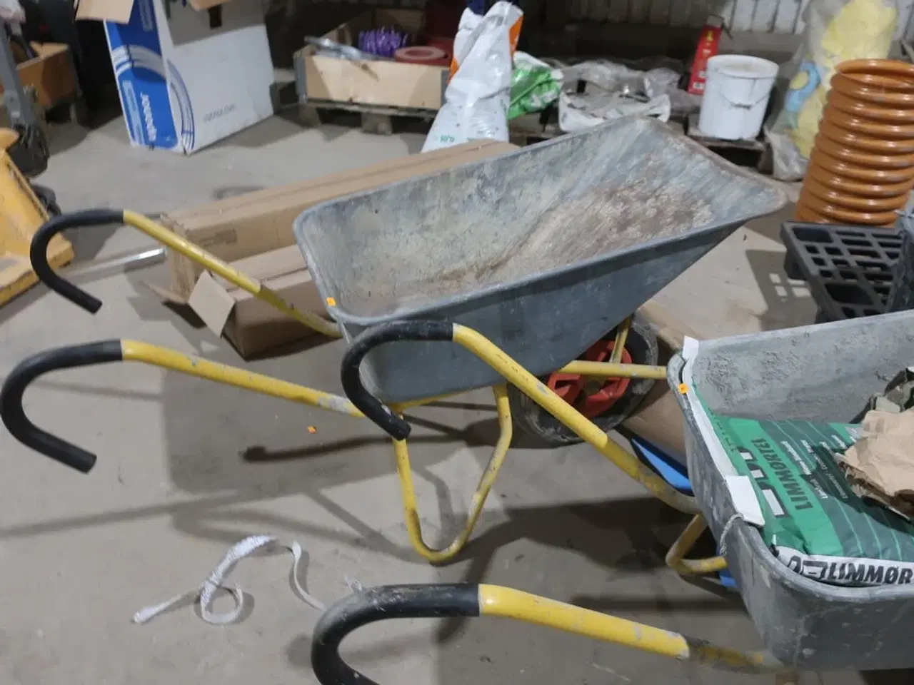 Billede 3 - 2 stk. murerbør med indhold