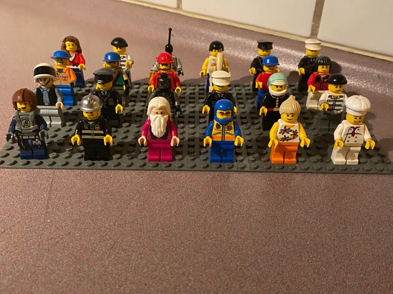 Billede 3 - Lego figurer sælges