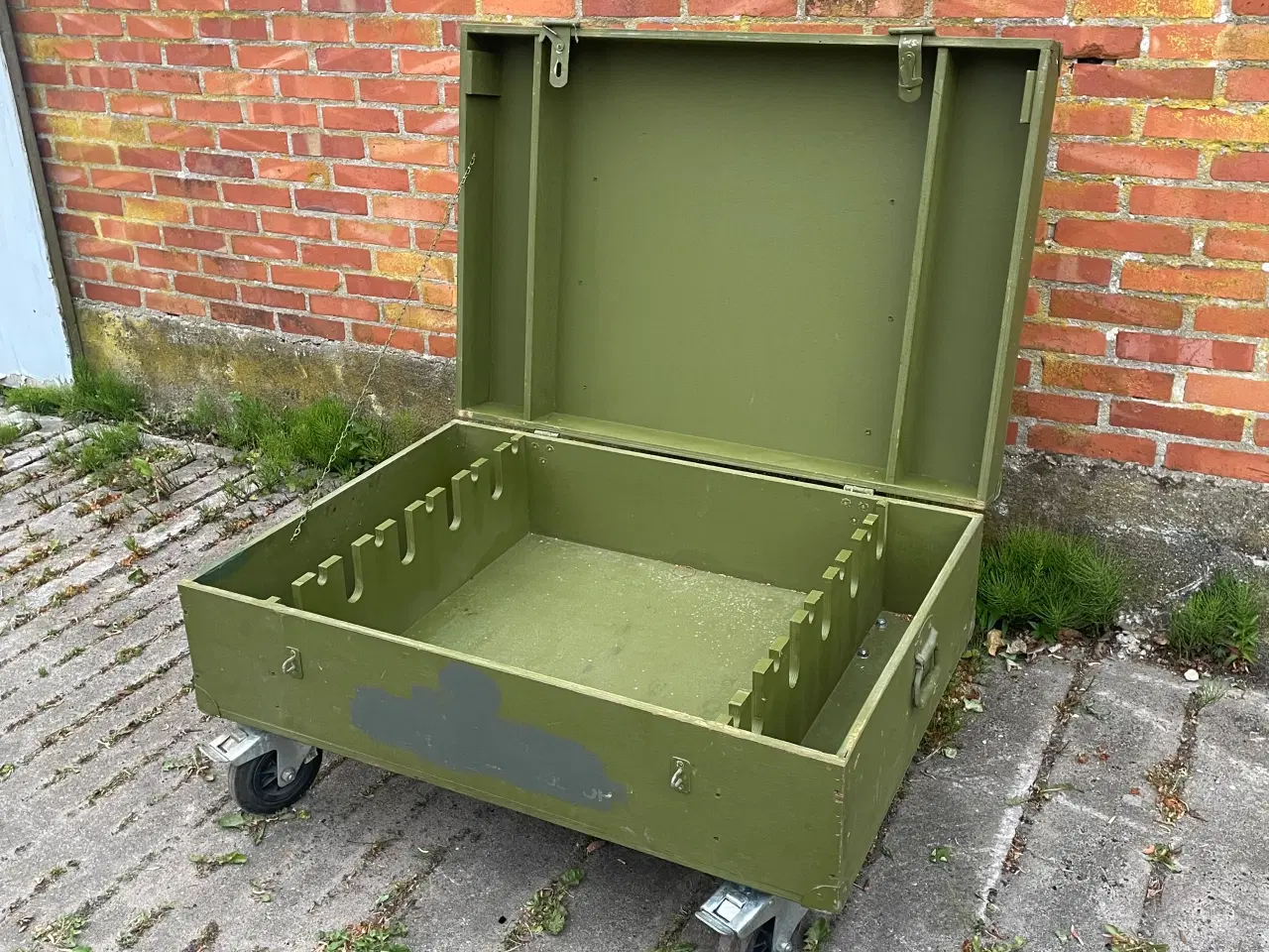 Billede 3 - Gl.militær kasser. Som brug til havebord/barskab