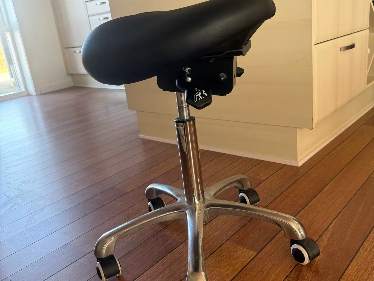 Billede 2 - Saddelstol til klinik