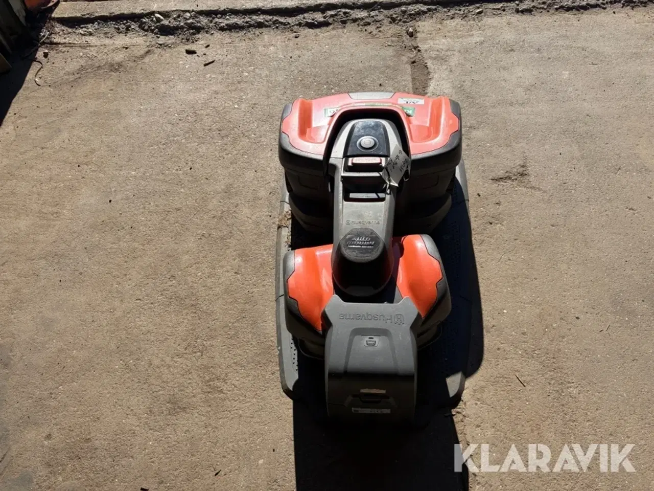 Billede 4 - Robot plæneklipper Husqvarna 535 knækstyret med ladestation